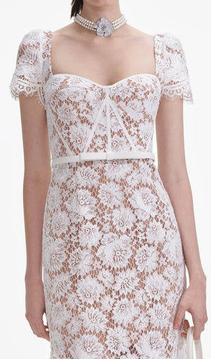Lace fitted A-line dress with a sweetheart neckline