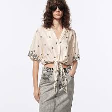 Cuban collar, tie-hem, short-sleeved silk blend top