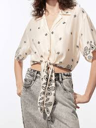 Cuban collar, tie-hem, short-sleeved silk blend top